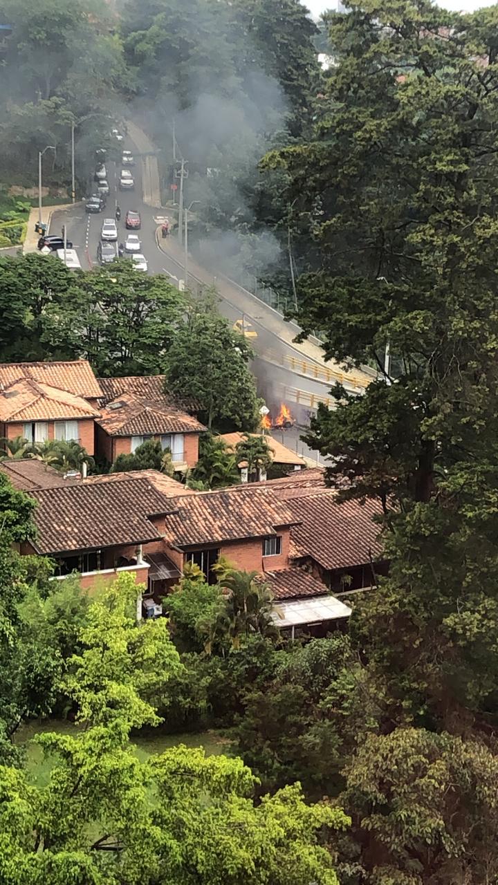 Incendio de taxi en El Poblado