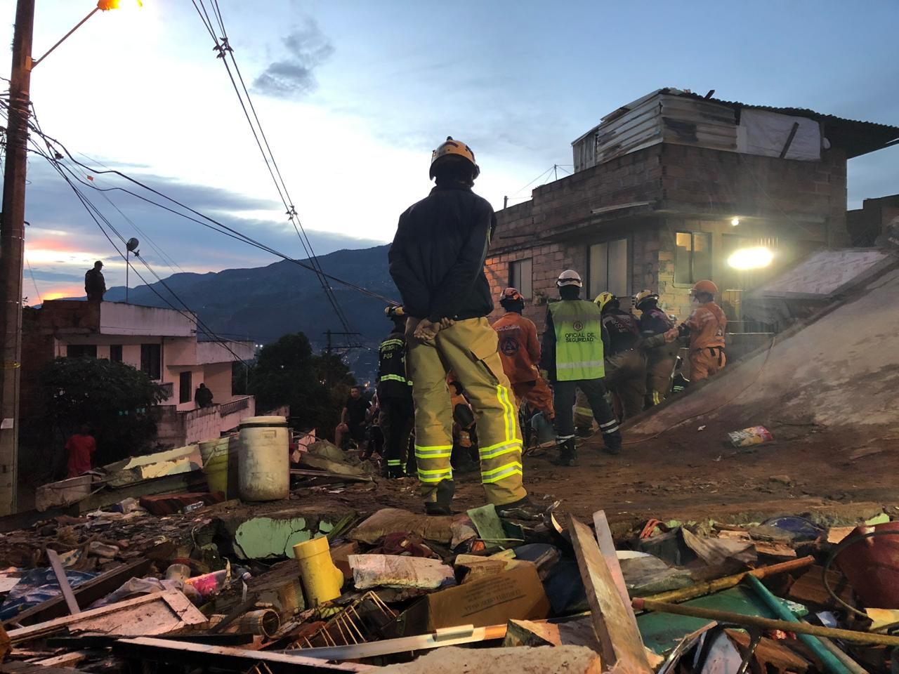 Ya son tres las personas muertas en el colapsó de vivienda en el barrio Santander