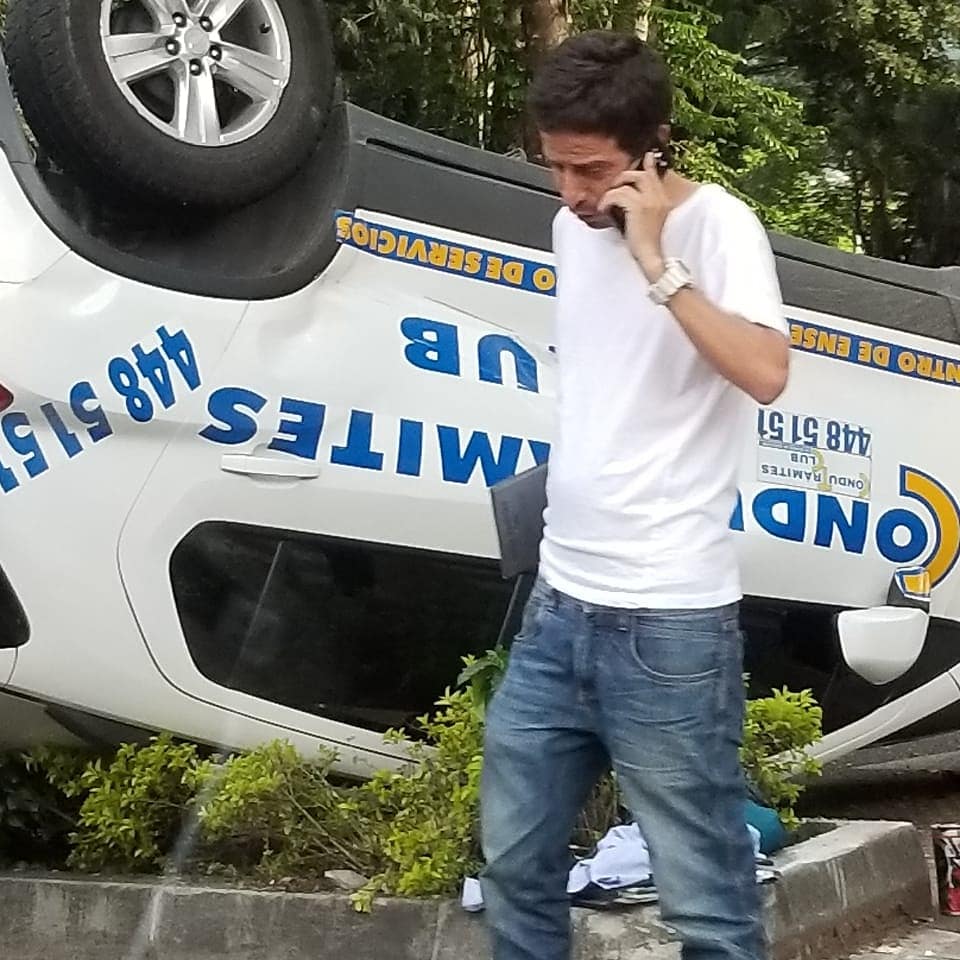 Choque entre un vehículo de enseñanza y una ambulancia dejó una persona lesionada en Envigado