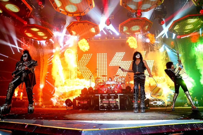 La banda de rock Kiss, en vivo