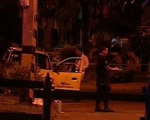 Dos personas fueron asesinadas dentro de un taxi en Manrique
