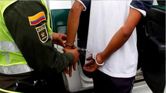 Policía capturó a dos hombres responsables de lesionar a dos pasajeros de un vehículo