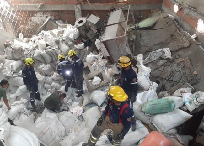 Desplome de techo de bodega en Medellín