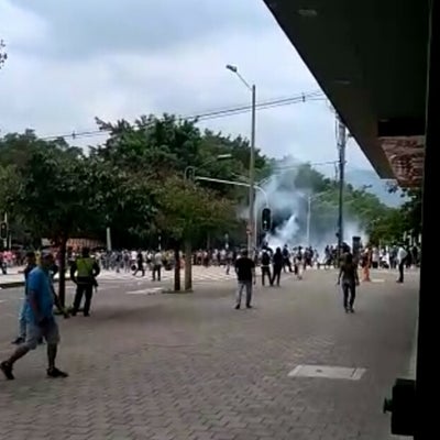 Manifestación de estudiantes en Medellín terminó en fuertes disturbios