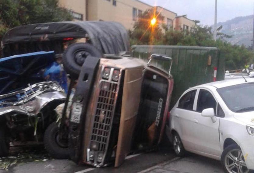 Esta persona, quien también resultó lesionada, fue capturada.