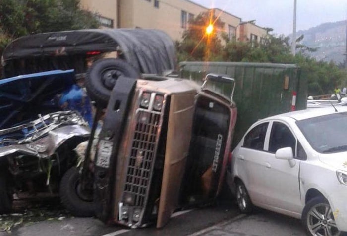 Esta persona, quien también resultó lesionada, fue capturada.