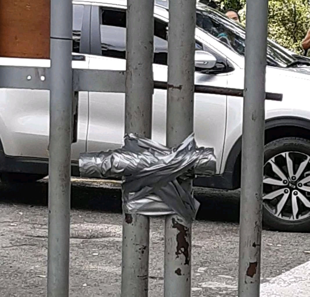 Encapuchados destruyen y saquean cajero electrónico en la Universidad de Antioquia