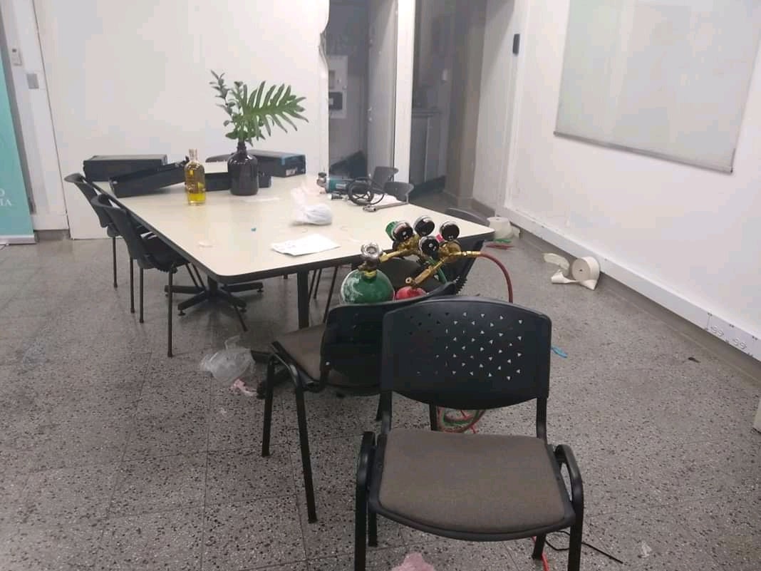 Encapuchados destruyen y saquean cajero electrónico en la Universidad de Antioquia