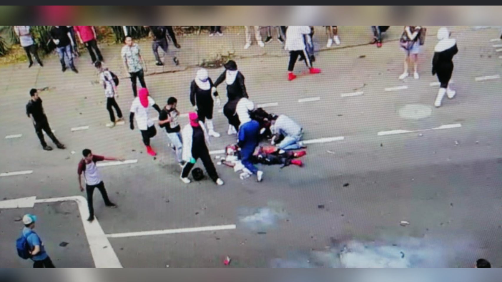 Encapuchado resultó herido al explotarle un papa bomba en las afueras de la UdeA