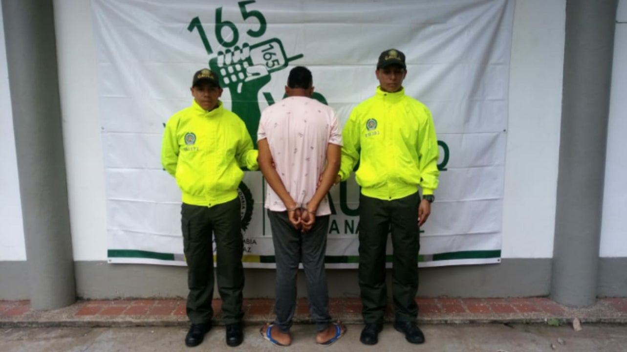 El hombre utilizaba falsos perfiles femeninos para ganarse la confianza de las víctimas.