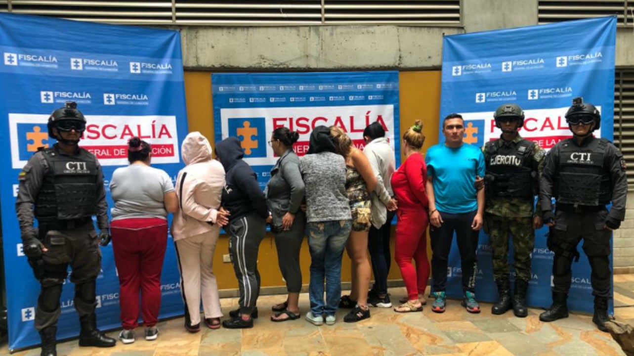 Un guardián del Inpec y otros 11 presuntos integrantes de la red también fueron asegurados.