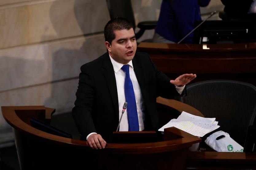 El senador Julián Bedoya