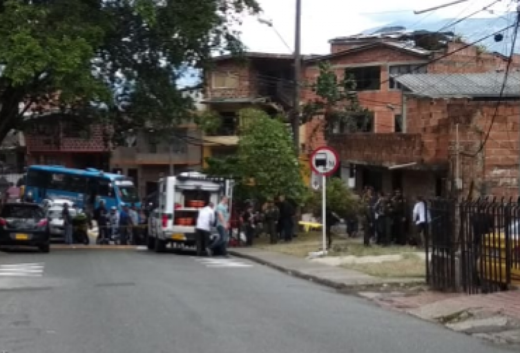 La víctima presentaba varias lesiones con arma blanca.