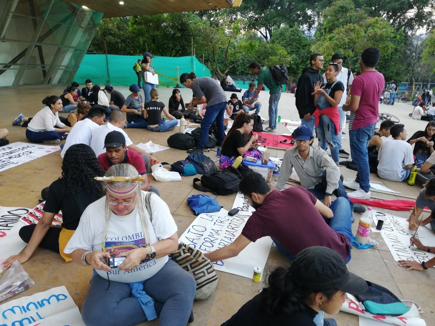 Cacerolazo en el Parque de los Deseos, Medellín