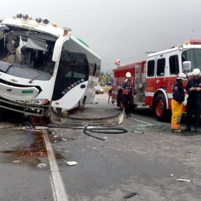 Choque de camión y volqueta en la vía Medellín - Bogotá dejó un muerto