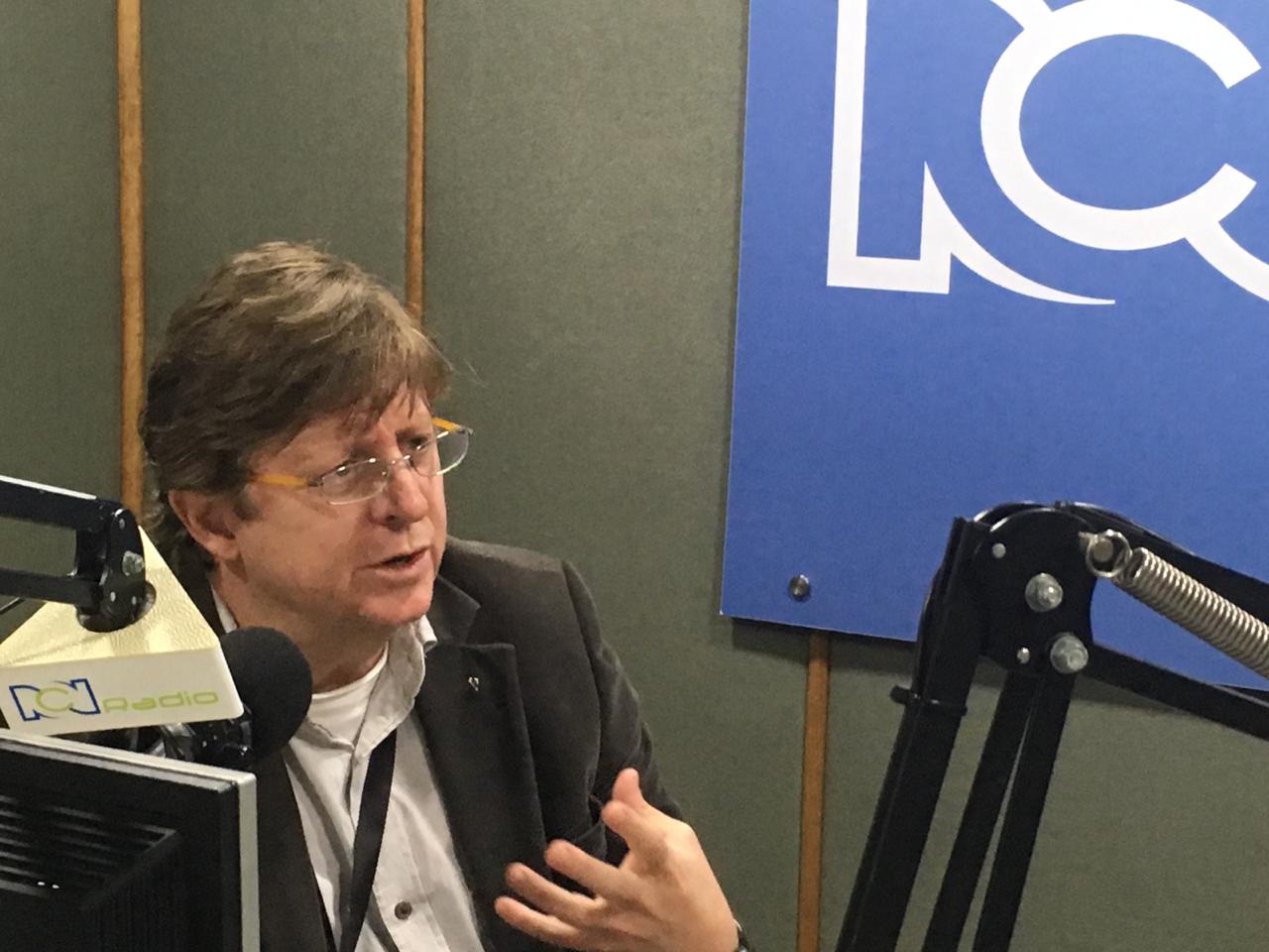 El alcalde informó esta decisión a los rectores minutos antes de publicar la decisión.