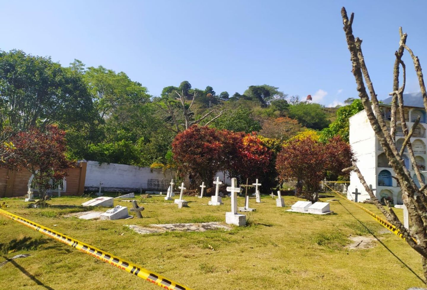 El objetivo de los labriegos es hallar restos óseos, justo en los sectores del camposanto, que fueron demarcados por la Jurisdicción Especial para la Paz (JEP).