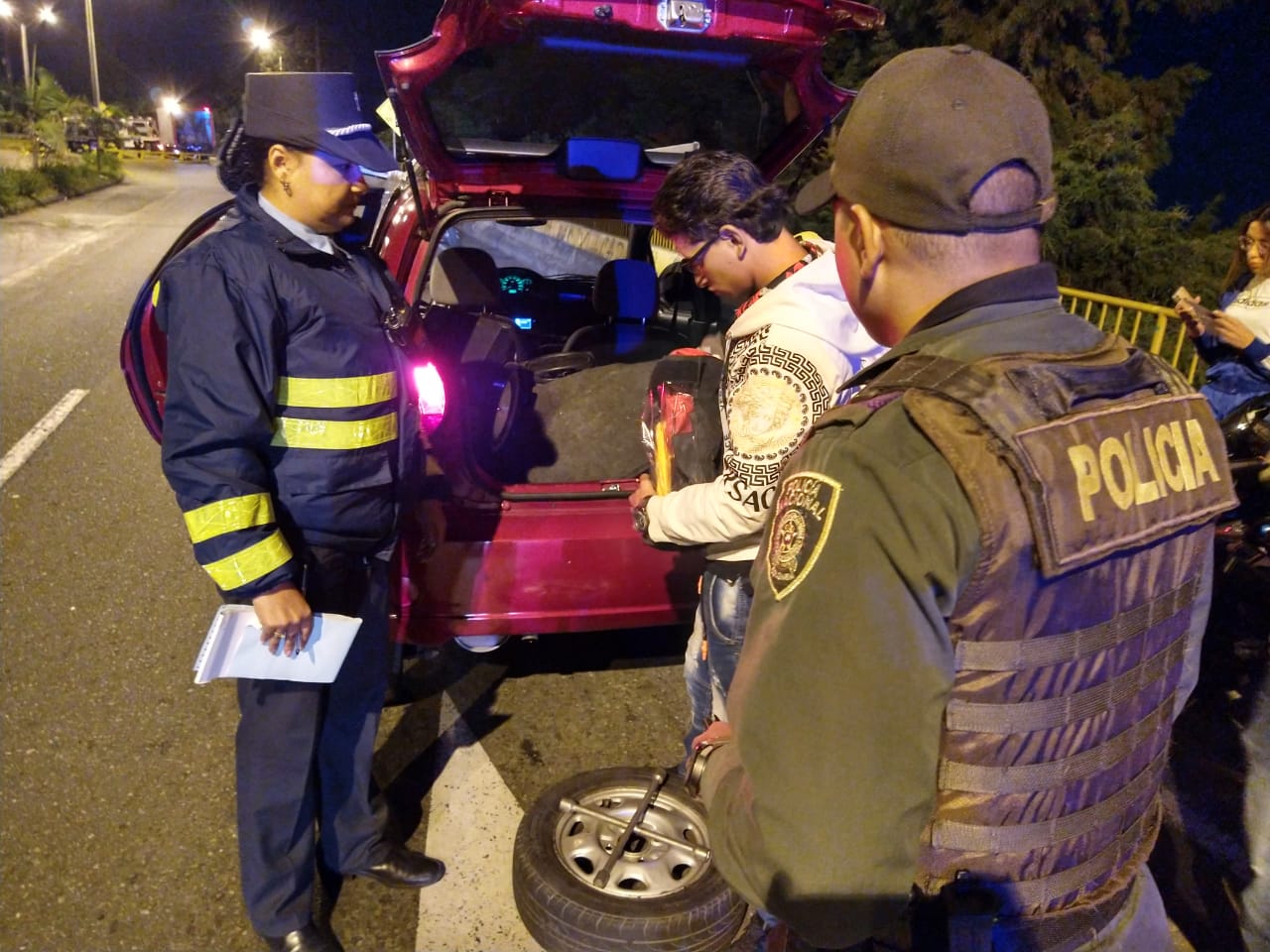 53 motos inmovilizadas y más de 100 comparendos dejaron operativos en contra de piques ilegales en Las Palmas