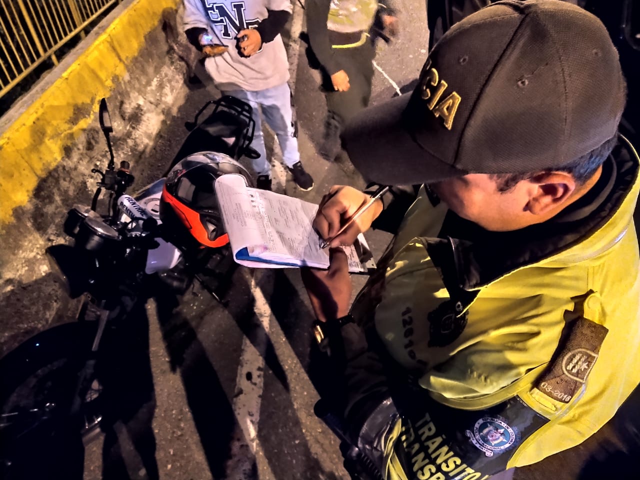 53 motos inmovilizadas y más de 100 comparendos dejaron operativos en contra de piques ilegales en Las Palmas