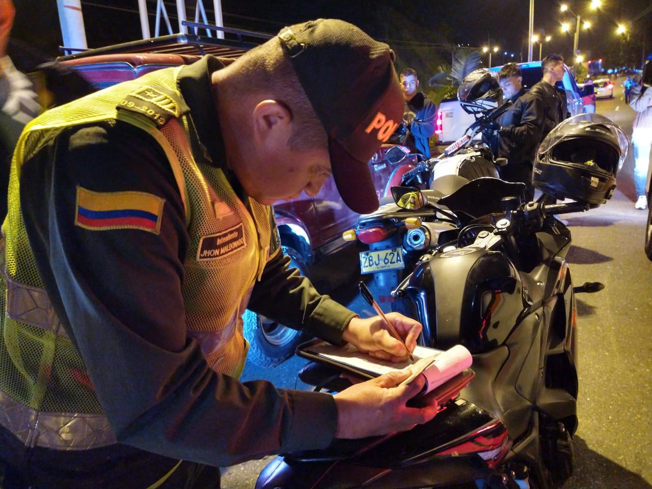 53 motos inmovilizadas y más de 100 comparendos dejaron operativos en contra de piques ilegales en Las Palmas