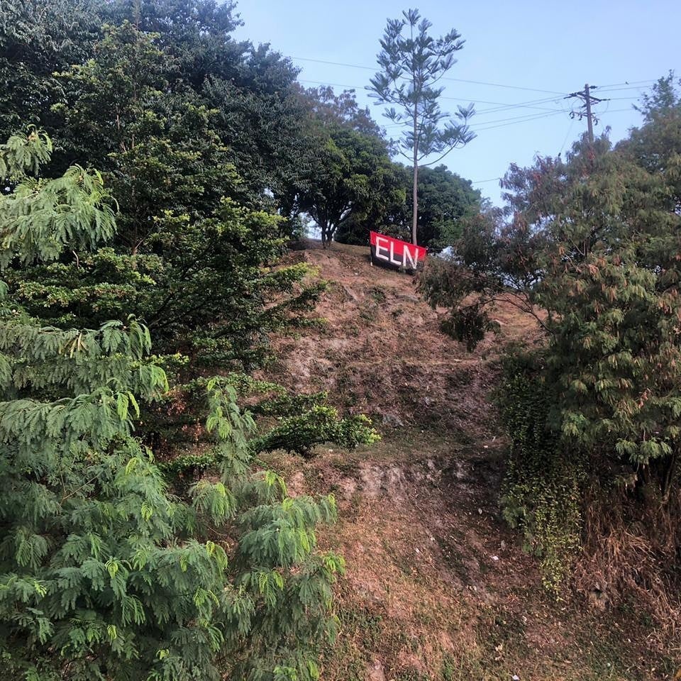 Instalan bandera del ELN en el Cerro Nutibara de Medellín