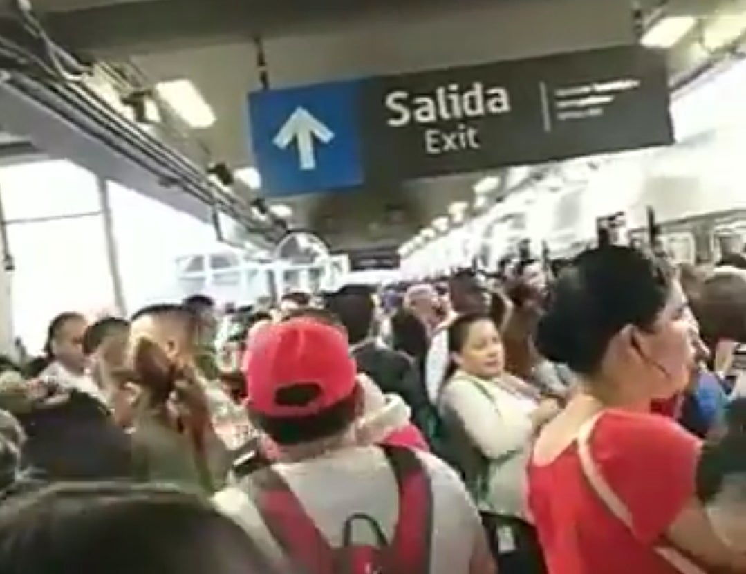 Caos en el metro de Medellín, el sistema funciona de manera restringida