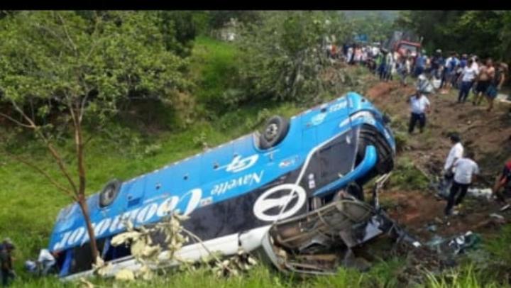 Una joven muerta y 17 heridos dejó accidente de un bus en Puerto Triunfo, Antioquia