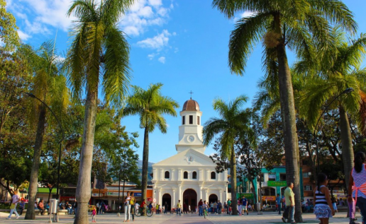 Parque principal de Itagüí, Antioquia.