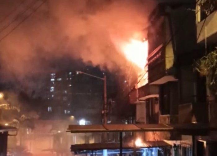 Investigan las causas de un incendio dentro de una vivienda en Sabaneta