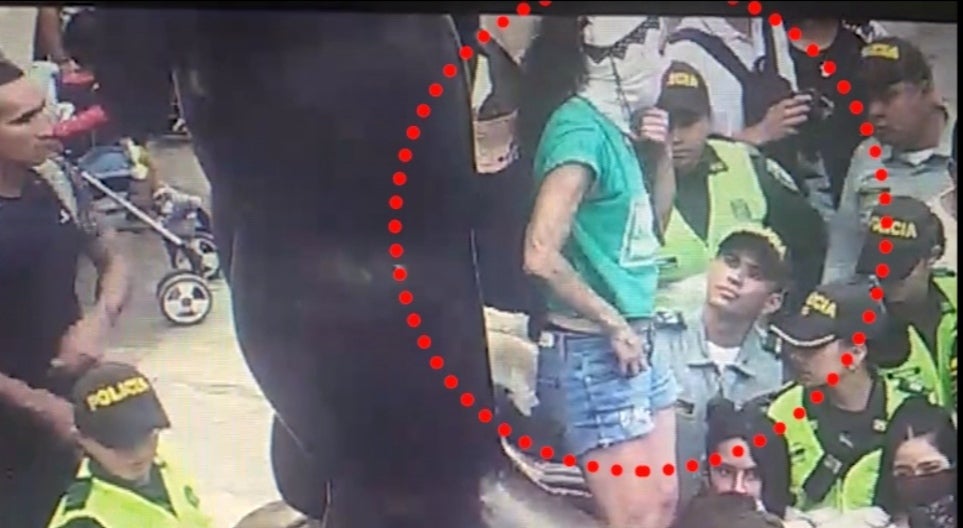 Vándalos intentaron pintar escultura en Medellín