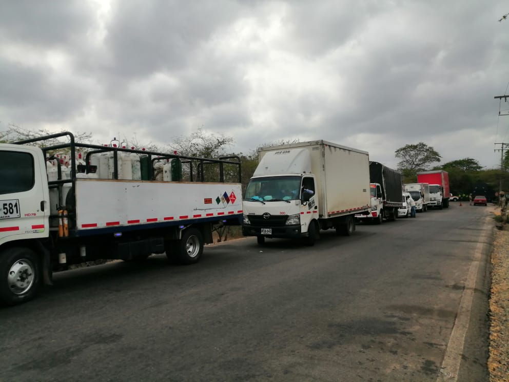 Vehículos represados en los bloqueos de la Troncal del Caribe