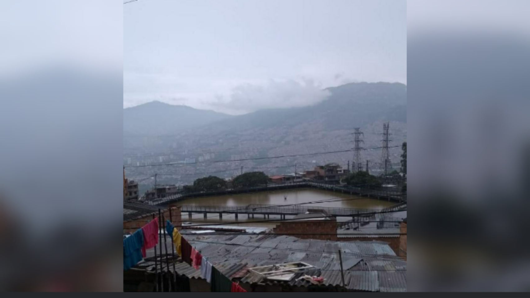 La primera hipótesis que contemplan las autoridades es que se trataría de un suicidio.