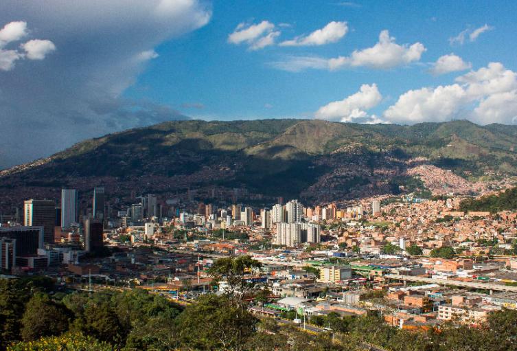 Las estaciones de monitoreo están en color verde y una en amarillo, lo que significa que se respira un oxígeno más puro.