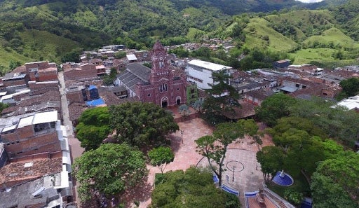 Esto tras un ataque perpetrado por las Autodefensas Unidas de Colombia, AUC, hace 20 años.