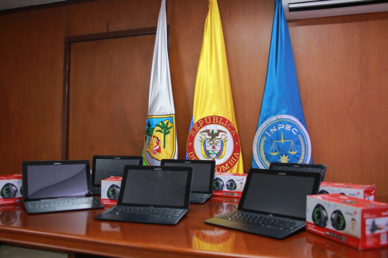 Los computadores fueron instalados en las cárceles El Pedregal y Bellavista.