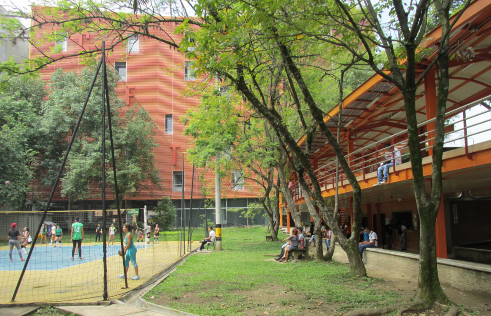 Politécnico Jaime Isaza Cadavid de Medellín.