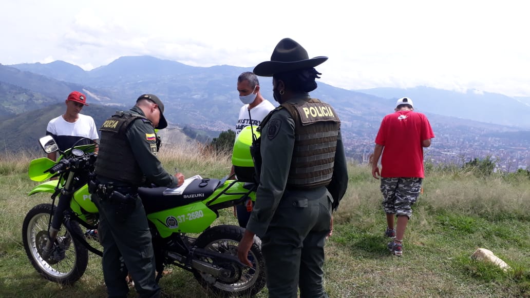 Habitantes en los cerros tutelares de Medellín.