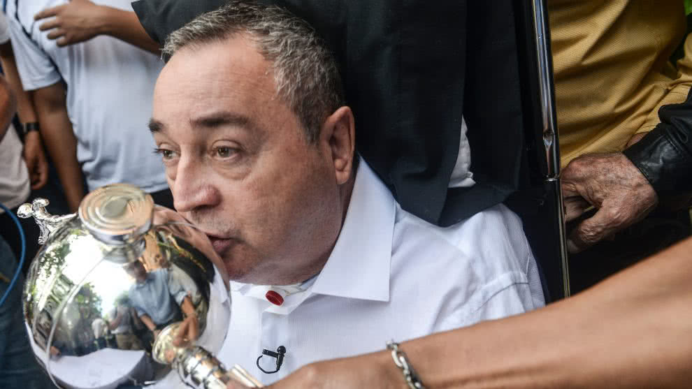 Profesor Luis Fernando Montoya tiene neumonía