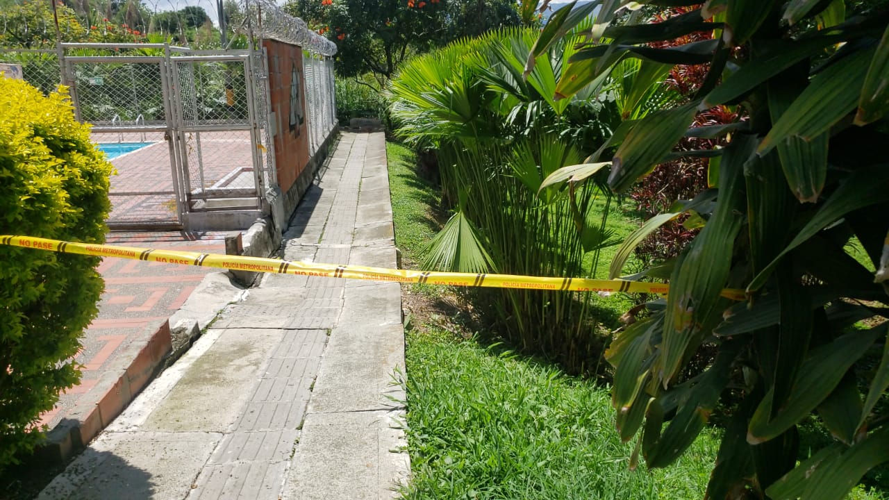 Lo mataron y el criminal dejó el arma tirada en el barrio Rodeo de Medellín