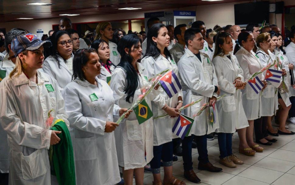 Senadores respaldan la propuesta de la incorporación de intensivistas cubanos