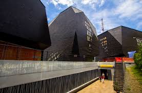 Entre los proyectos está la Biblioteca España que pese a la millonaria inversión para su construcción, no está prestando servicio.