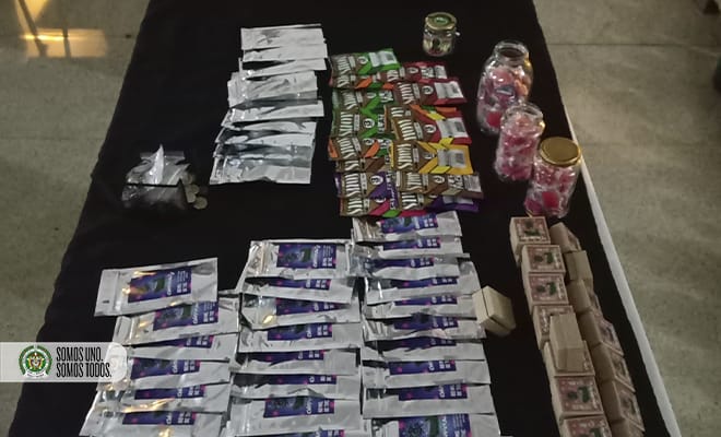 Capturan a universitarios que elaboraban chocolates, pasteles y gomitas de marihuana en Medellín