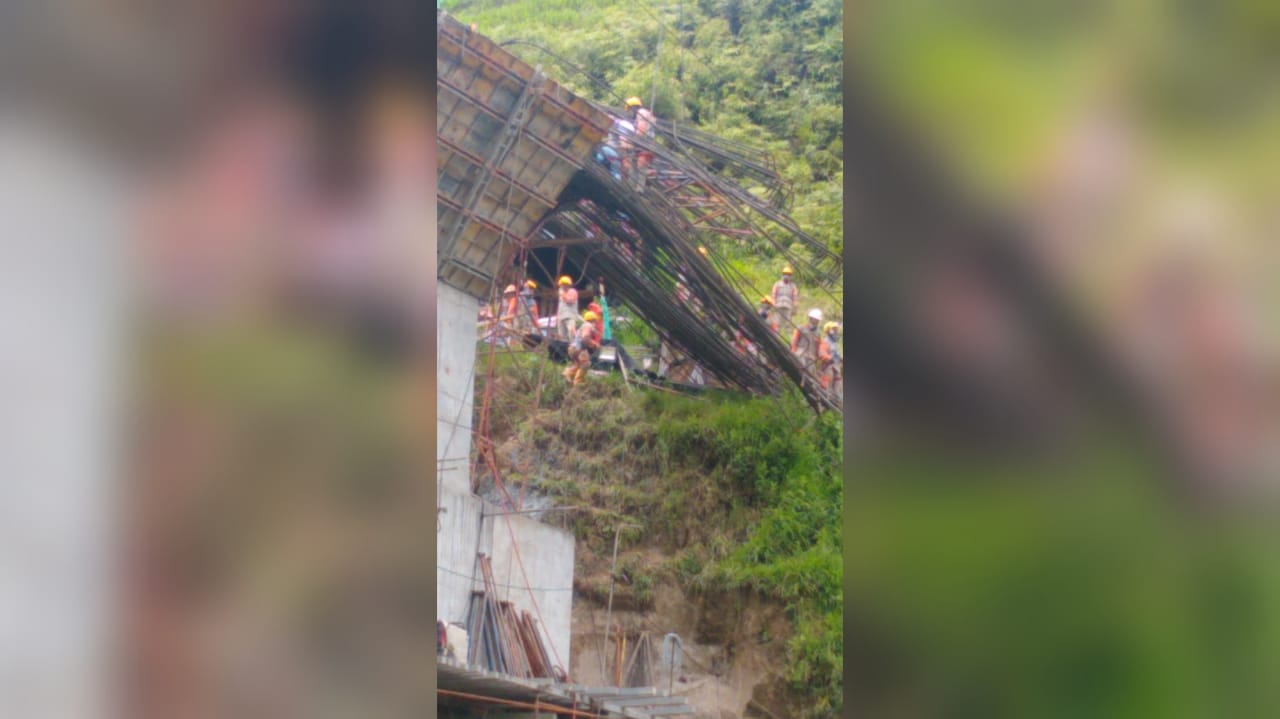 El siniestro ocurrió por el desplome de una columna de un puente en Santo Domingo.