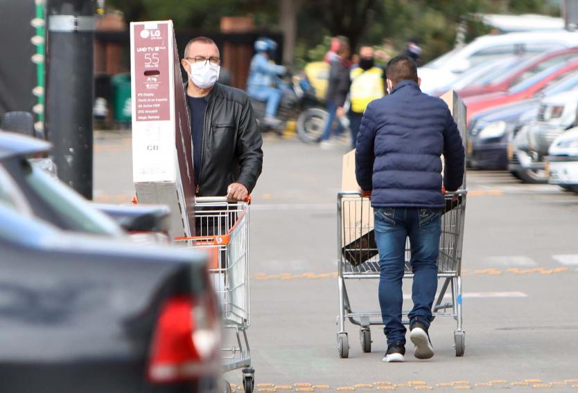 2.500 policías evitaran desmanes en Medellín en el Dia sin Iva