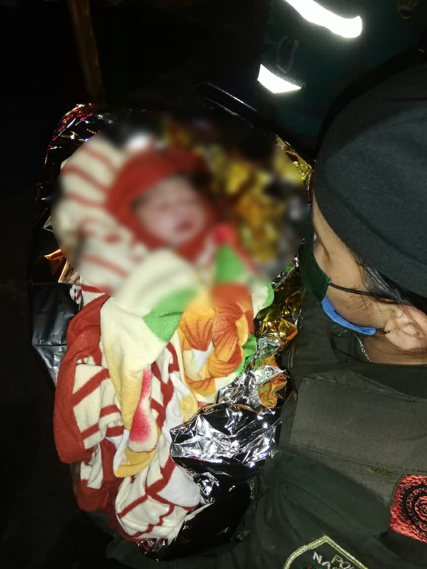 En plena calle, atienen parto de una mujer en Medellín