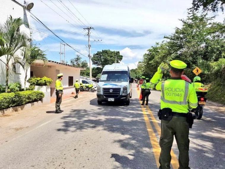 Sancionan a 45 conductores de Medellín que le iban hacer “conejo” a la cuarentena por la vida