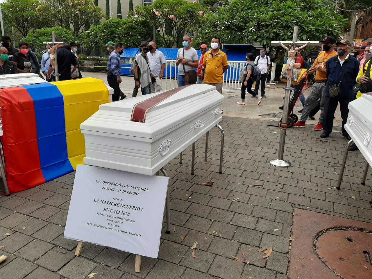 Entierro simbólico en Medellín para rechazar las masacres en el país