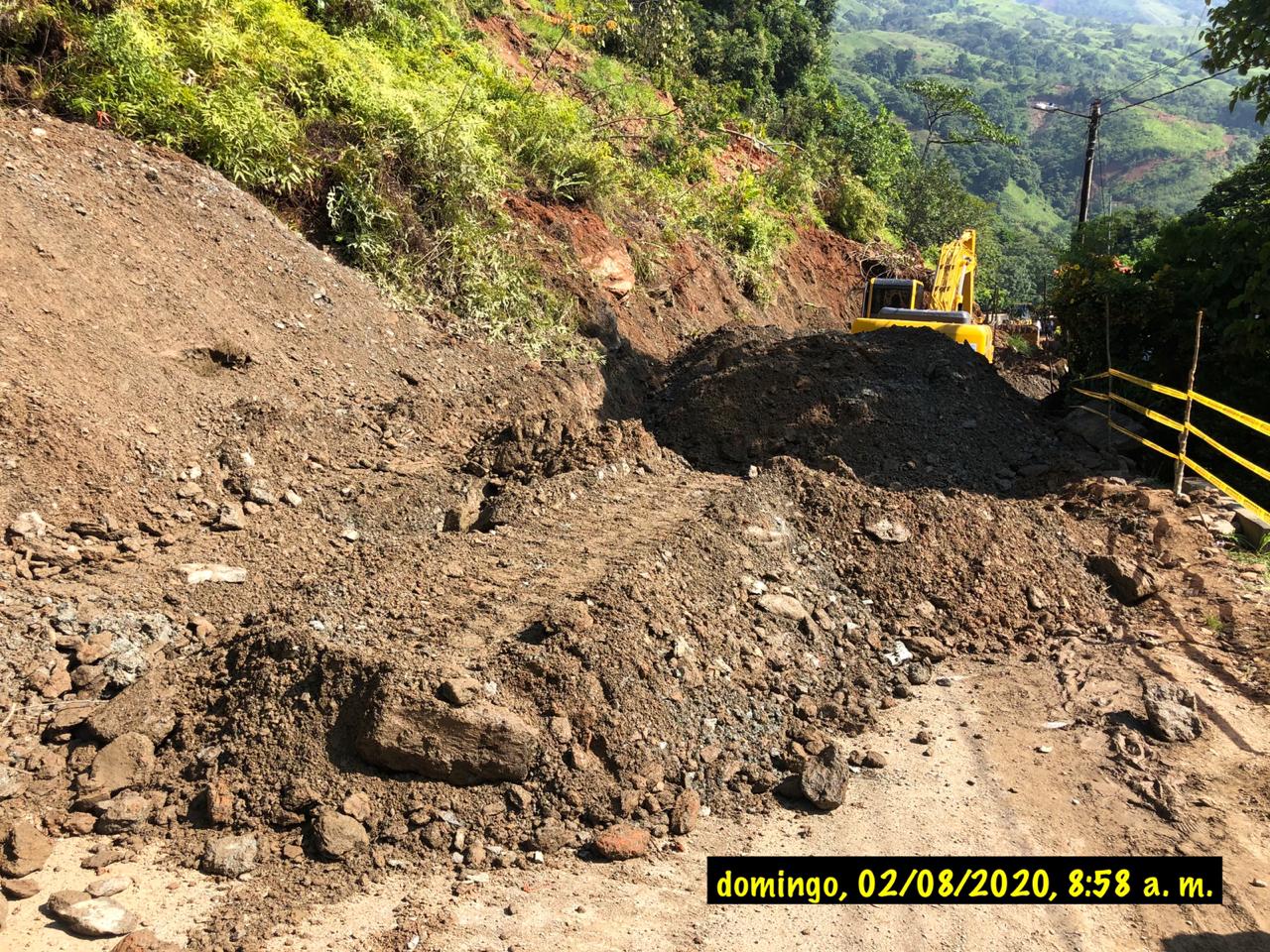 Referencia de los primeros días del deslizamiento en la Troncal a la Costa.