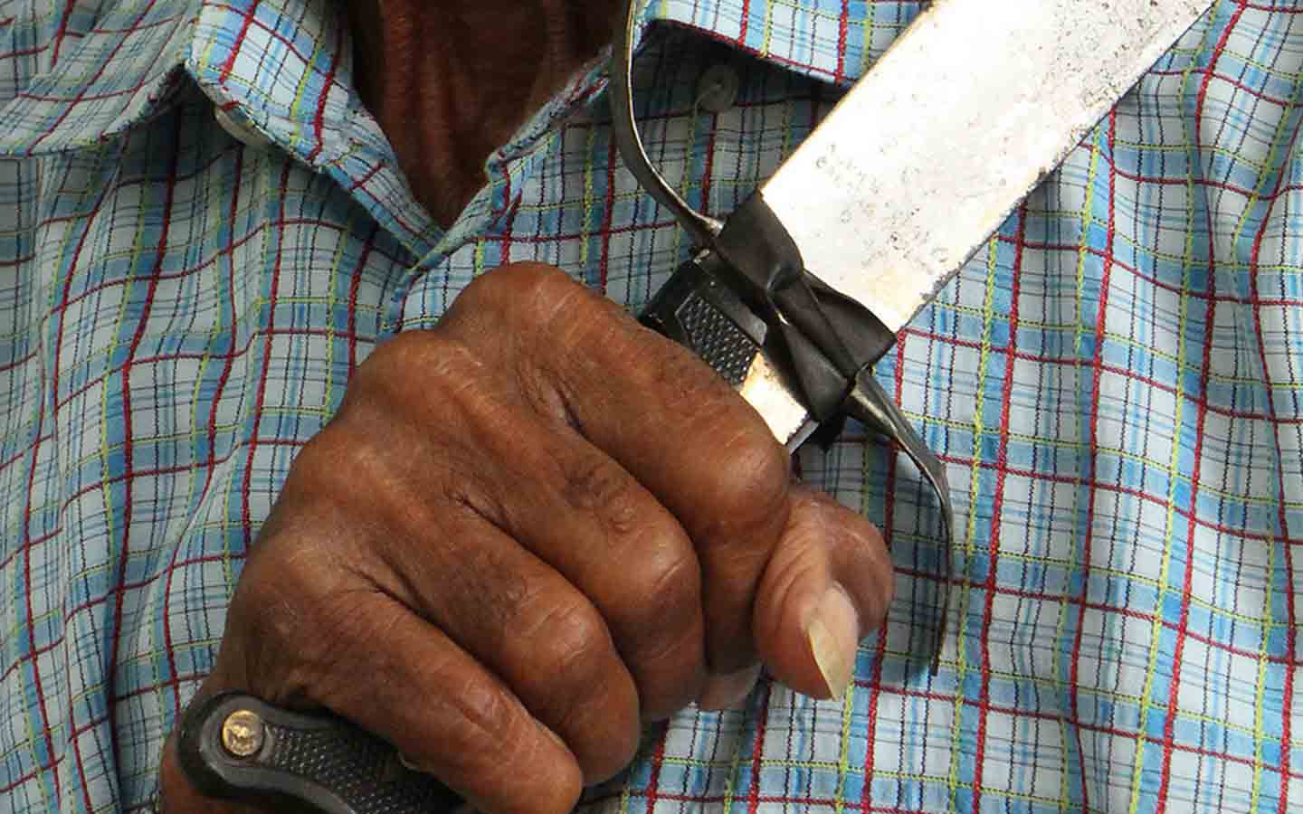 Riña a machete dejó un hombre muerto y una mujer herida en Medellín