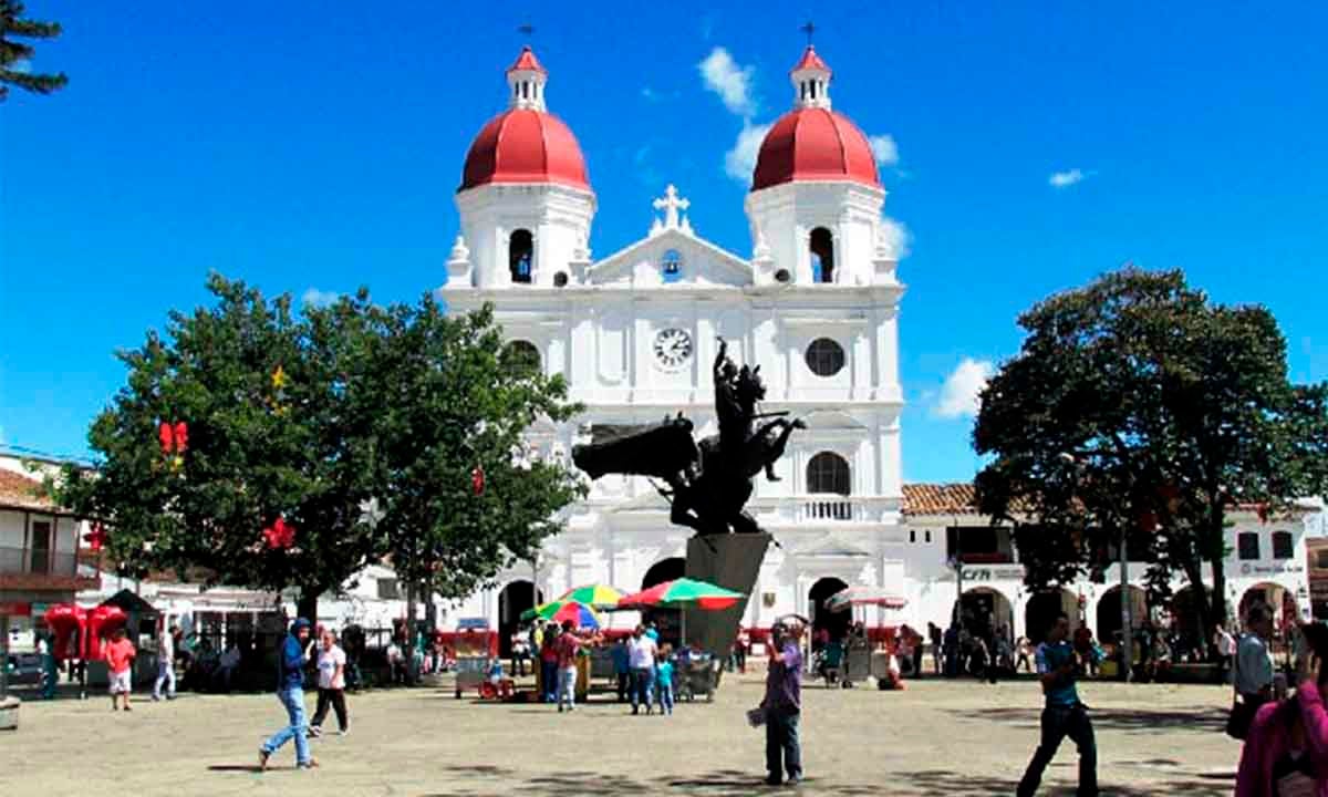No se permitirá la venta de licor ni la aglomeración de personas.